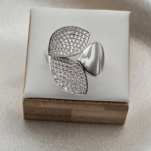 Sterling Silver 925 Tri-Leaf Floral Moissanite Ring - Picture 2 of 8